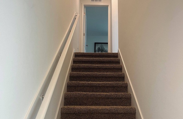 Charming 2-bedroom townhome in peaceful Middleburg with AC