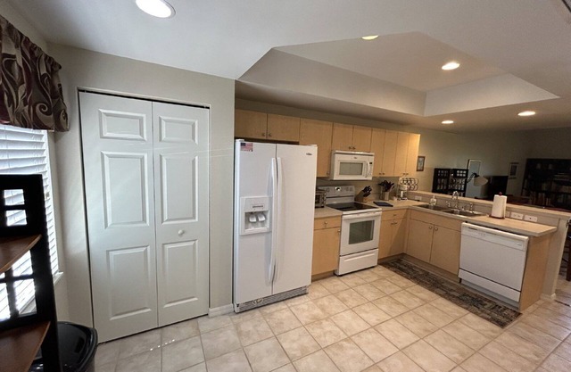 Charming 2-bedroom condo with AC and WiFi in serene Punta Gorda