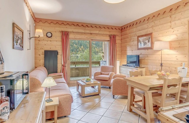 Charming 2-Bedroom Apartment with Pool & Spa Access in Champagny-en-Vanoise