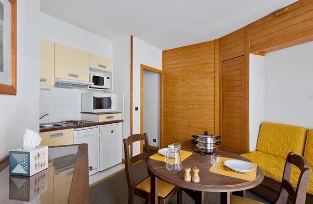 Charming 2* Studio in the Heart of Brides-les-Bains, Sleeps 4, with Wifi & Parking