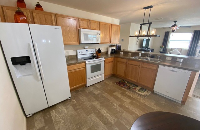 Charming 2BR/2BA Rental in The Villages: Relax in Style in Dunedin