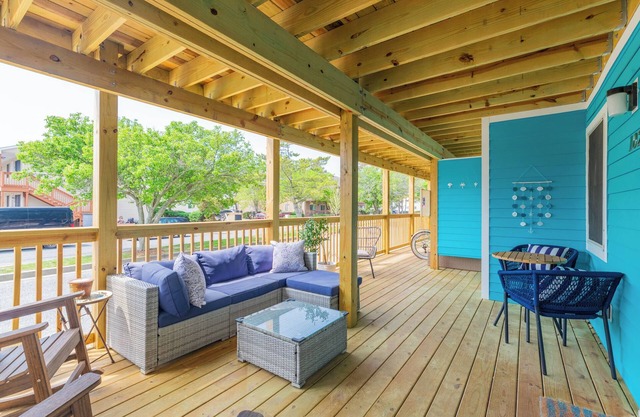 Charming 2BR Gem in N Ocean City, Large Deck, Walk to Beach, Linens Incl.