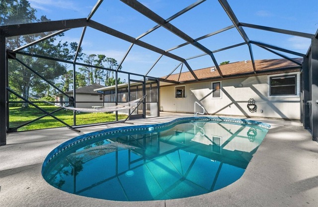 Charming 2BR house + Private Pool - heated pool