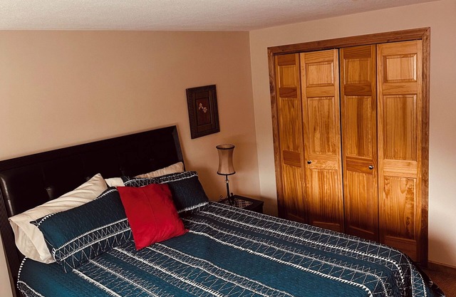 Charming 2BR Retreat in Saint Paul’s Premier Neighborhood – Walkable & Serene