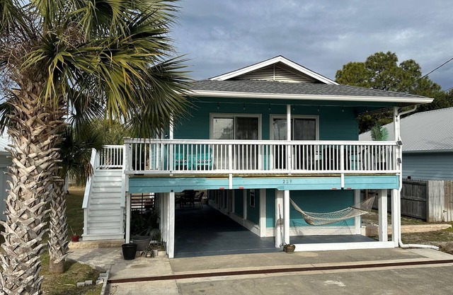 Charming 3-Bedroom Beach House (Entire House)