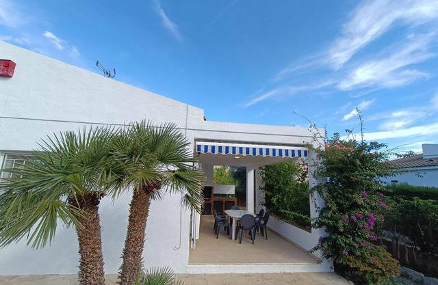 Charming 3-Bedroom House Near Port Calafat Beach, Terrace & BBQ, Perfect for Families