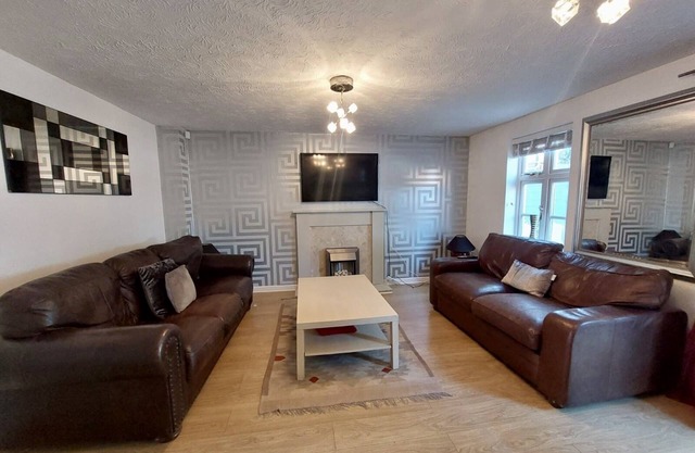 Charming 3-Bed Retreat.Solihull:HS2,NEC,Airport,Wi-Fi, Parking. Pet-Friendly