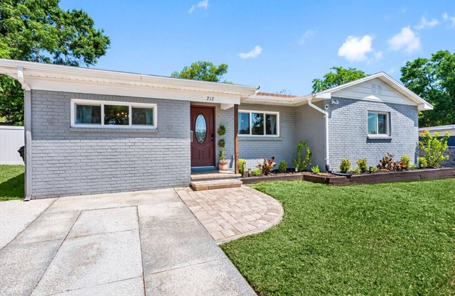 Charming 3-Bedroom, 2-Bathroom Home with Heated Pool and Spacious Backyard in the Heart of Lakeland