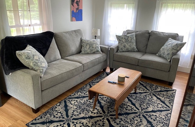 Charming 3-bedroom cottage in Hampden with AC, WiFi