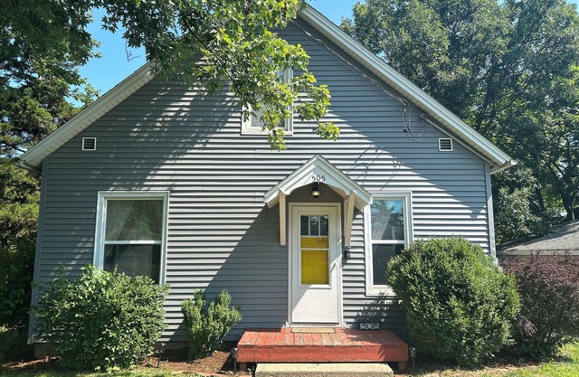 Charming 3-bedroom Cottage with AC, WiFi in lovely Eureka