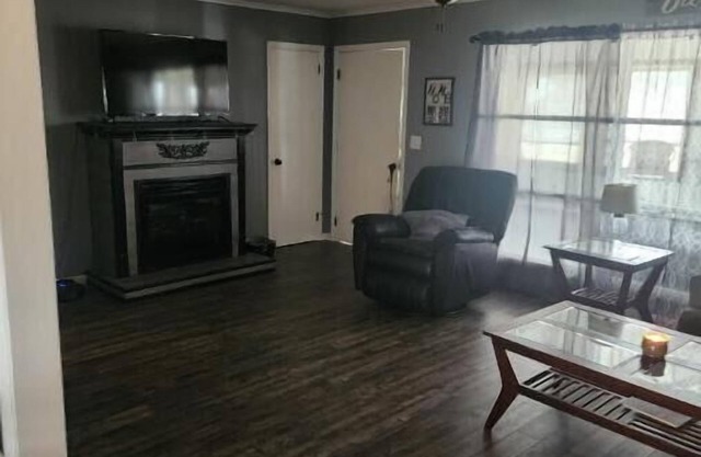 Charming 3-bedroom house in welcoming Wapakoneta with AC, WiFi