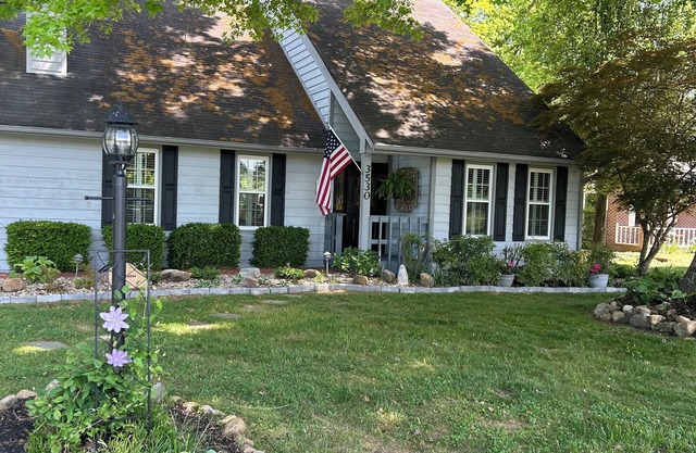 Charming 3-bedroom house on Douglas Lake close to Dandridge & Pigeon Forge!