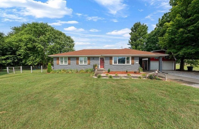 Charming 3-bedroom house "Cavern" with tons of amenities in Cave City.