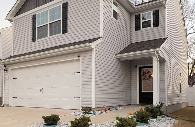 Charming 3-bedroom house in Charlotte with WiFi and AC