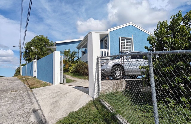 Charming 3-bedroom house with a view of St John's harbor, AC, WiFi, and parking