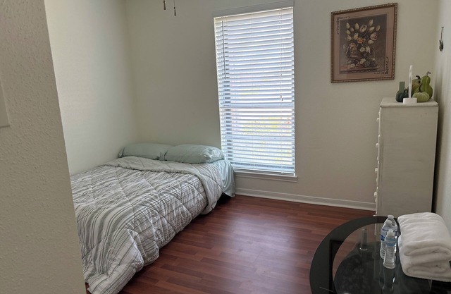 Charming 3-bedroom house with WiFi, AC in fabulous Houston