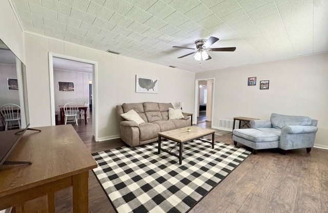 Charming 3-bedroom house on quiet street in delightful Kilgore