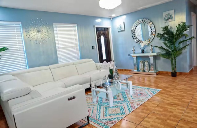Charming 3-bedroom house in lovely Miramar with AC