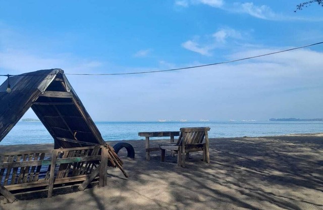 Charming 3-bedroom house near beach