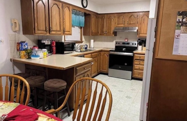 Charming 3-bedroom house with AC and WiFi in Norton, near Akron and Cleveland