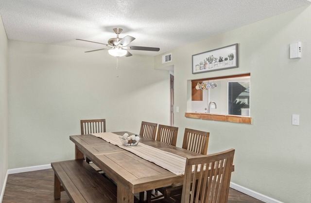 Charming 3-bedroom house with Pool, WiFi and AC in amazing Mesa
