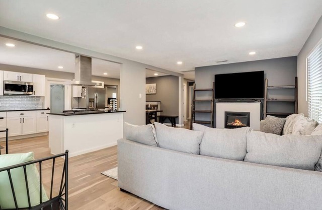 Charming 3+-bedroom home in balloon capital of the world Albuquerque.