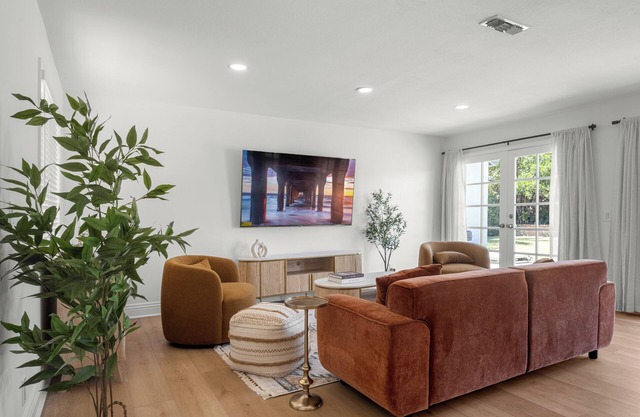 Charming 3-bedroom house in marvelous Los Angeles with AC