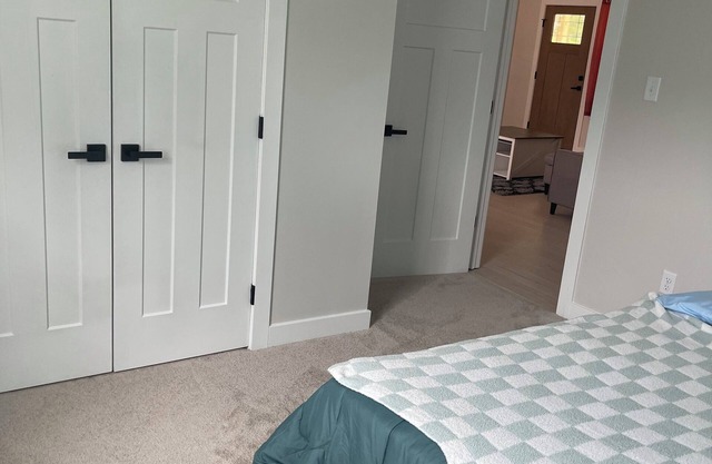 Charming 3-bedroom house in Ruther Glen with WiFi and AC