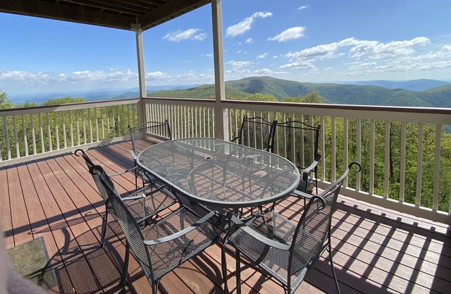 Charming 3bed/3bath condo at Wintergreen! Perfect for hiking getaways!