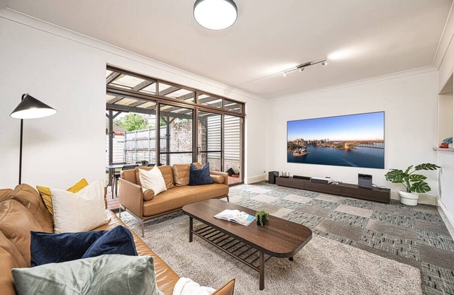 Charming 3BR Cottage with Spacious yard in North Sydney
