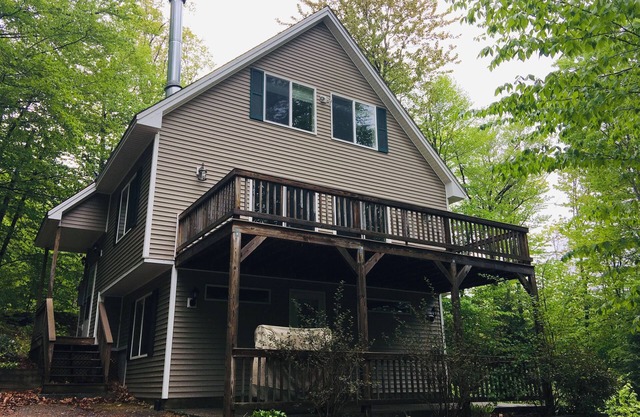 Charming 4-bedroom house surrounded by trees