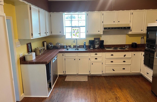 Charming 4-bedroom house in lovely Blanco with stunning outdoor spaces!