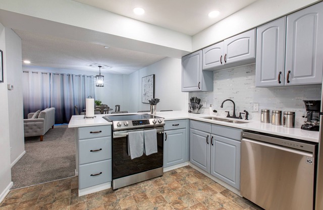 Charming 4-bedroom Townhouse 25 min from Denver