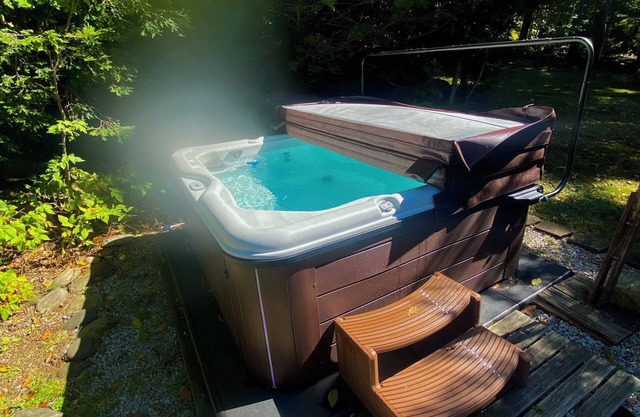 Charming 4 bedroom vacation home near White Mountain National Forest & Hot Tub