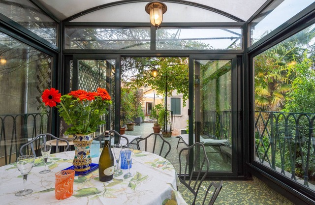 Charming 4 bedrooms Apartment with Amazing Terrace and Fairytale Garden
