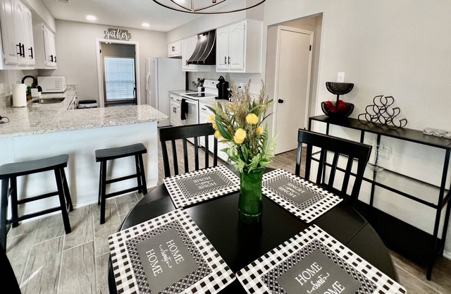Charming 4BR Oasis Fully-Equipped Perfect Stay!