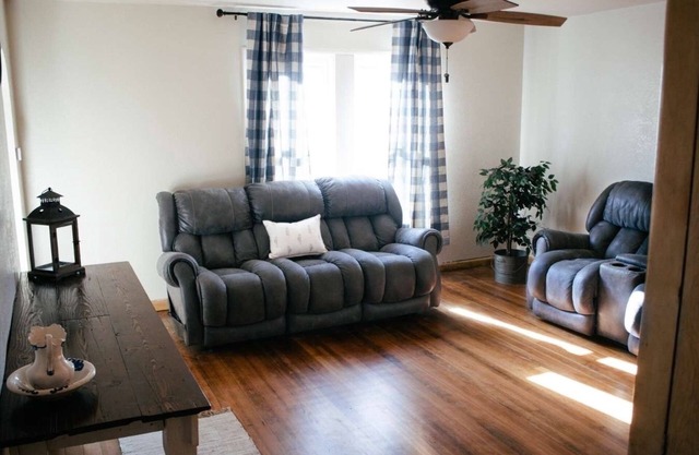 Charming 5-bedroom farmhouse with AC, WiFi in peaceful Marienthal