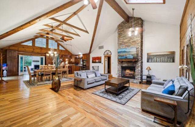 Charming 5-bedroom Tranquil Timber Lodge with swim spa Jacuzzi