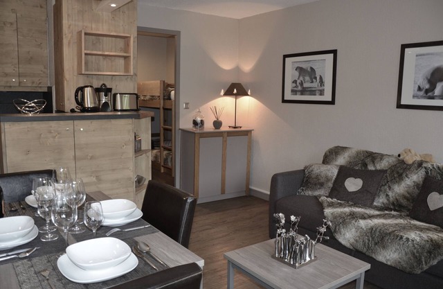 Charming - a room and a cabin with a balcony in the heart of Meribel ski station