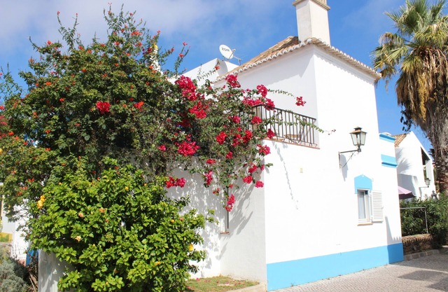 Charming air-conditioned house in residence with swimming pool, near beach wifi fiber