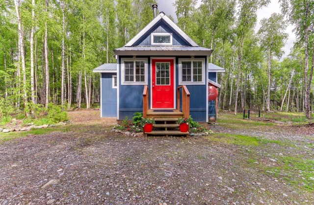Charming Alaska Vacation Rental with Gas Grill!