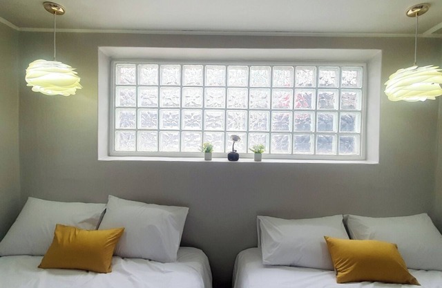 Charming and modern 2-bedroom apartment in brilliant Songpa gu, Seoul with AC