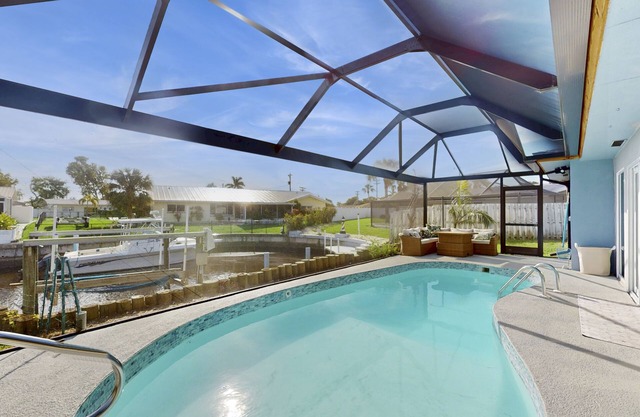 Charming and sleek pool home, family friendly with canal access to river, WIFI
