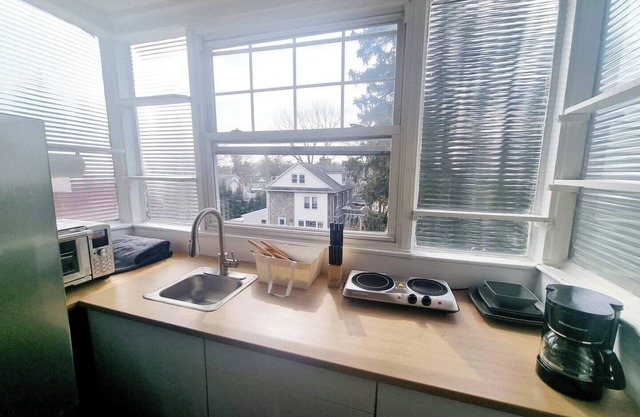 Charming and well-appointed studio apartment featuring an open layout, cozy living space, modern kitchen, and a clean, private bathroom—perfect for comfortable, convenient living.