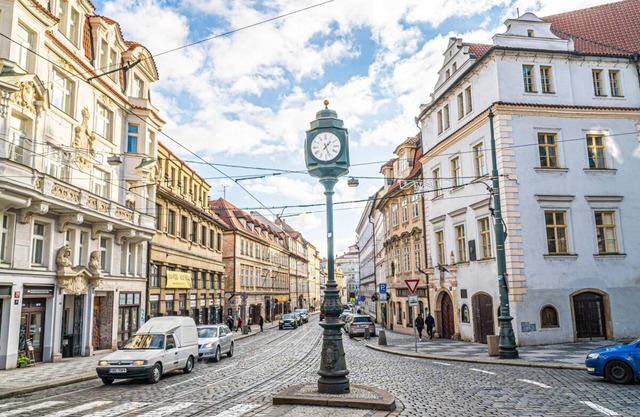 Charming Apartment in 400 yr old House, 4 Mins walk from the Charles Bridge