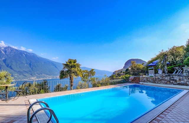 Charming Apartment 5 Close to Lake Garda with Wi-Fi, Pool & Terrace; Parking Available, Pets Allowed