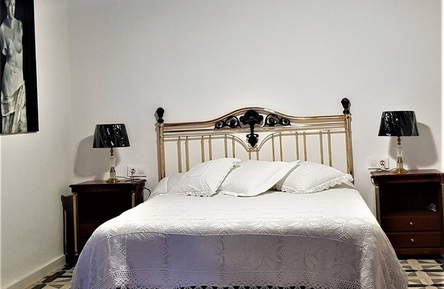Charming apartment, in town, between sea and mountains. With spa area.