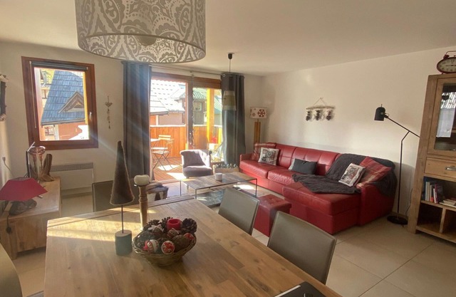Charming Apartment Near Slopes and Shops with Private Garage