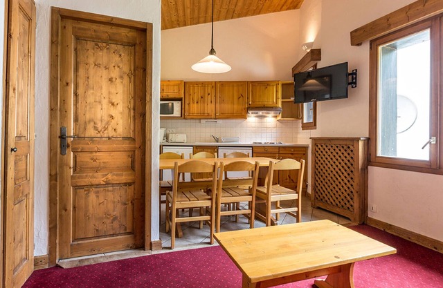 Charming Apartment in the Heart of Val-d'Isère, Close to Ski Slopes and Shops