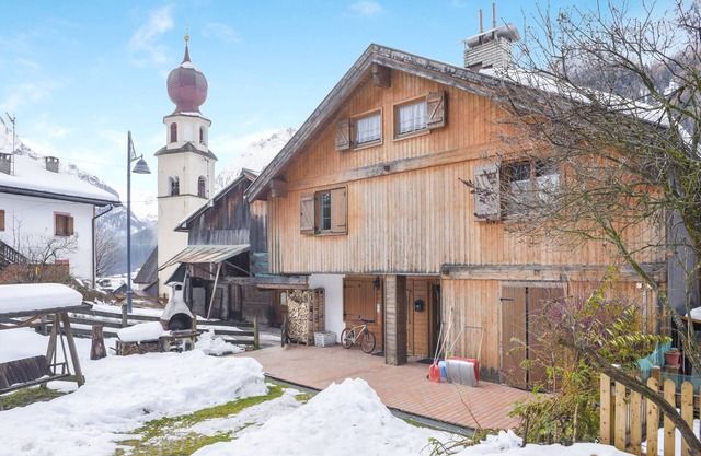 Charming Apartment “Villetta Crepaz” with Mountain View, Balcony, Terrace & Garden